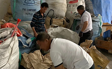 国产91香蕉成人影视APP下金屬工作場景